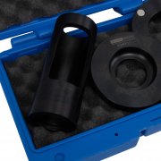 Adapterringar och tryckstycke för demontering av bakaxelbussning