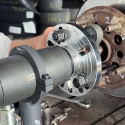 Byte av hjullager på bakaxel med de-& monteringssats för Ford Transit