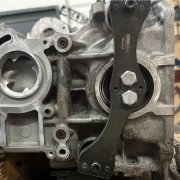 Demontering av balansaxel på BMW mini B47 B48 N47