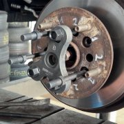Demontering av hjulnav på Ford Transit med mekanisk spindeldrift