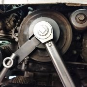 Mothållareverktyg för vevaxelremskivor, som EN-51147