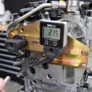 Justering av kamaxelvinkel på VW TSI-motor med specialverktyg