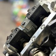 Kamaxellåsning installerad på motor M177 med Camtronic®-ventilstyrning
