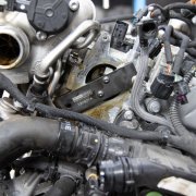 Låsning av kamaxeln på EB2 via vauumpumpen