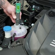 Mätning av kylvätskans konduktivitet i elbilens HV-system