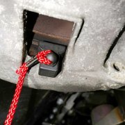 Svänghjul låsverktyg för fixering av vevaxeln vid automatlåda
