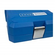 Verktygslåda staplad med flera likadana väskor