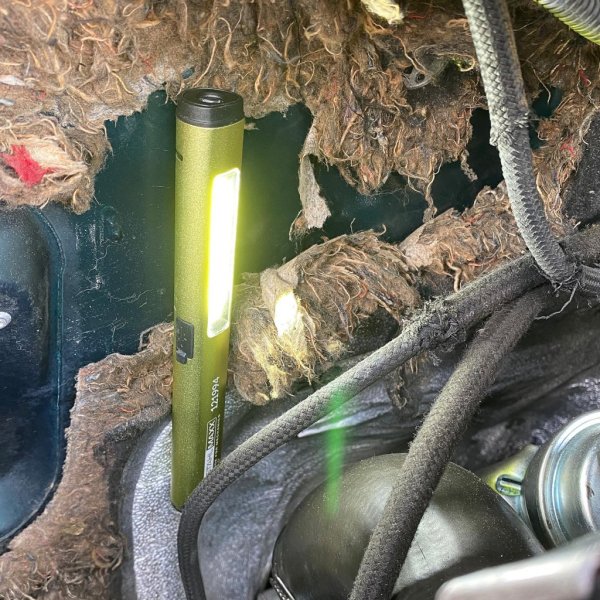 4-i-1 Pennlampa som lyser up motorutrymmet
