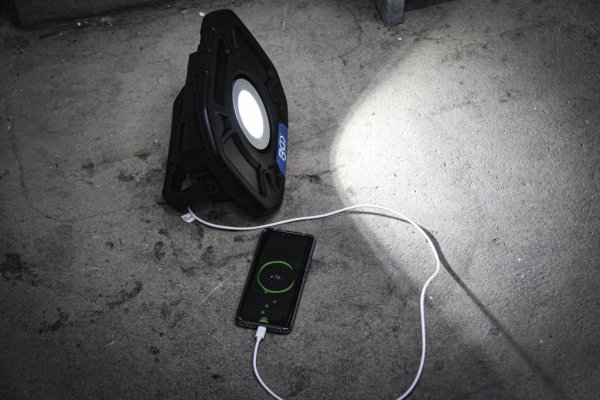 COB-LED Arbetslampa 40W med Bluetooth-högtalare