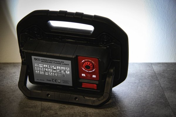 COB-LED Arbetslampa 40W med Bluetooth-högtalare