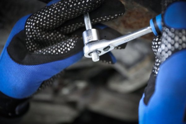 Genomstickbar bits- och hylsnyckelsats, 44 delar, 3/8"