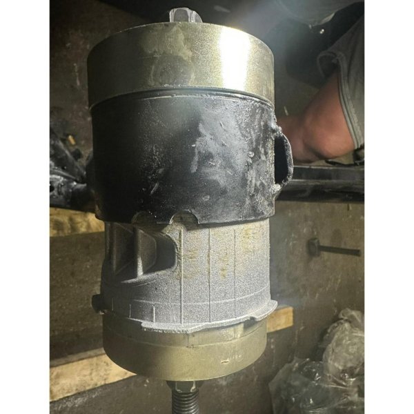 Installation av ny bussning på Audi Q7 med hydraulcylinder