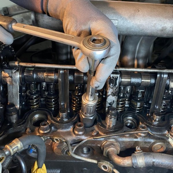 montering av specialhylsa för demontering av förkammare hylsa på mercedes diesel