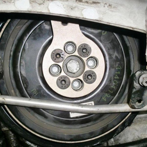 Mothållare vibrationsdämpare vevaxel för 2.0L B4154 B4204 D4204 Volvo-motorer, som 9997495